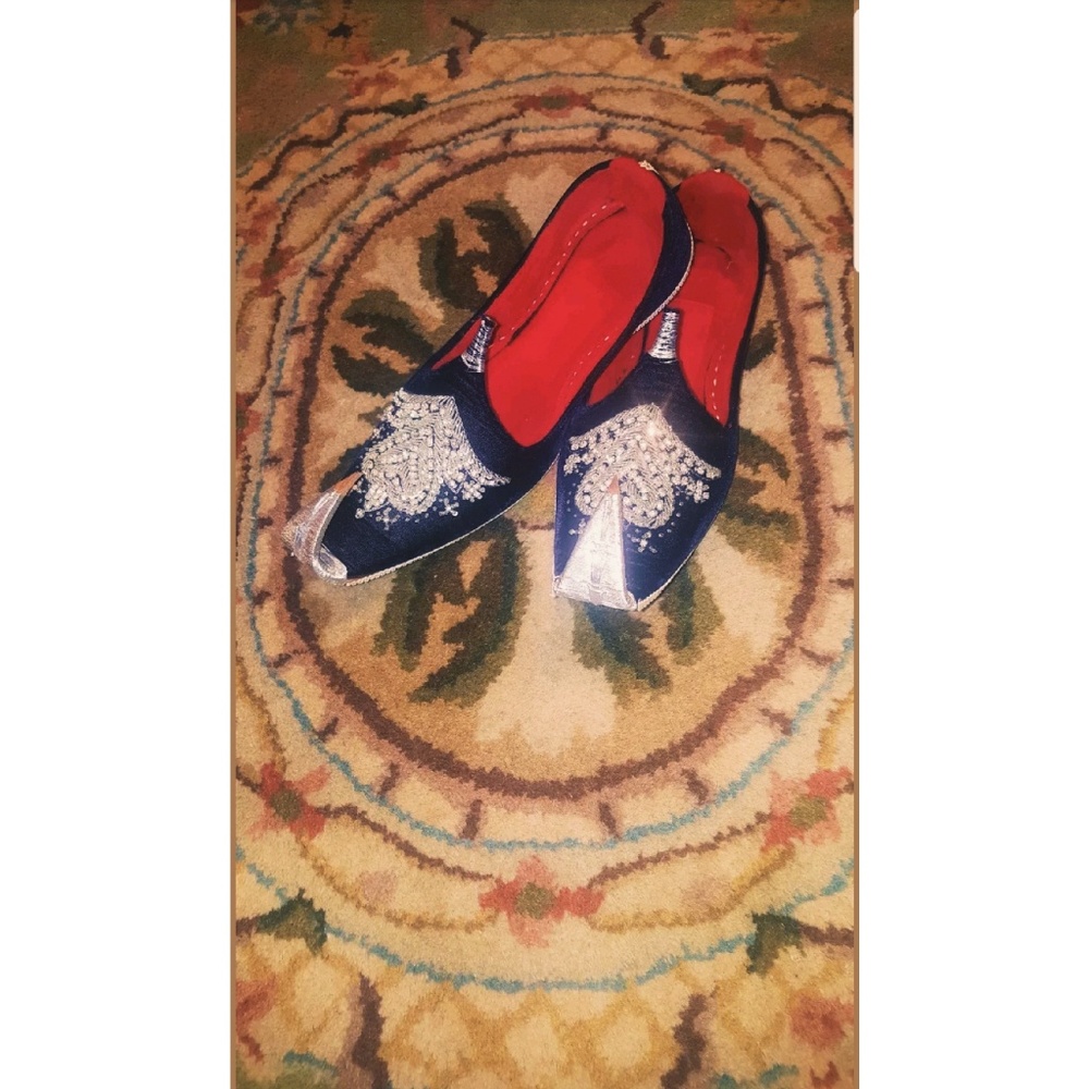 New w/o tags 💙 Velvet navy leather khussa shoes